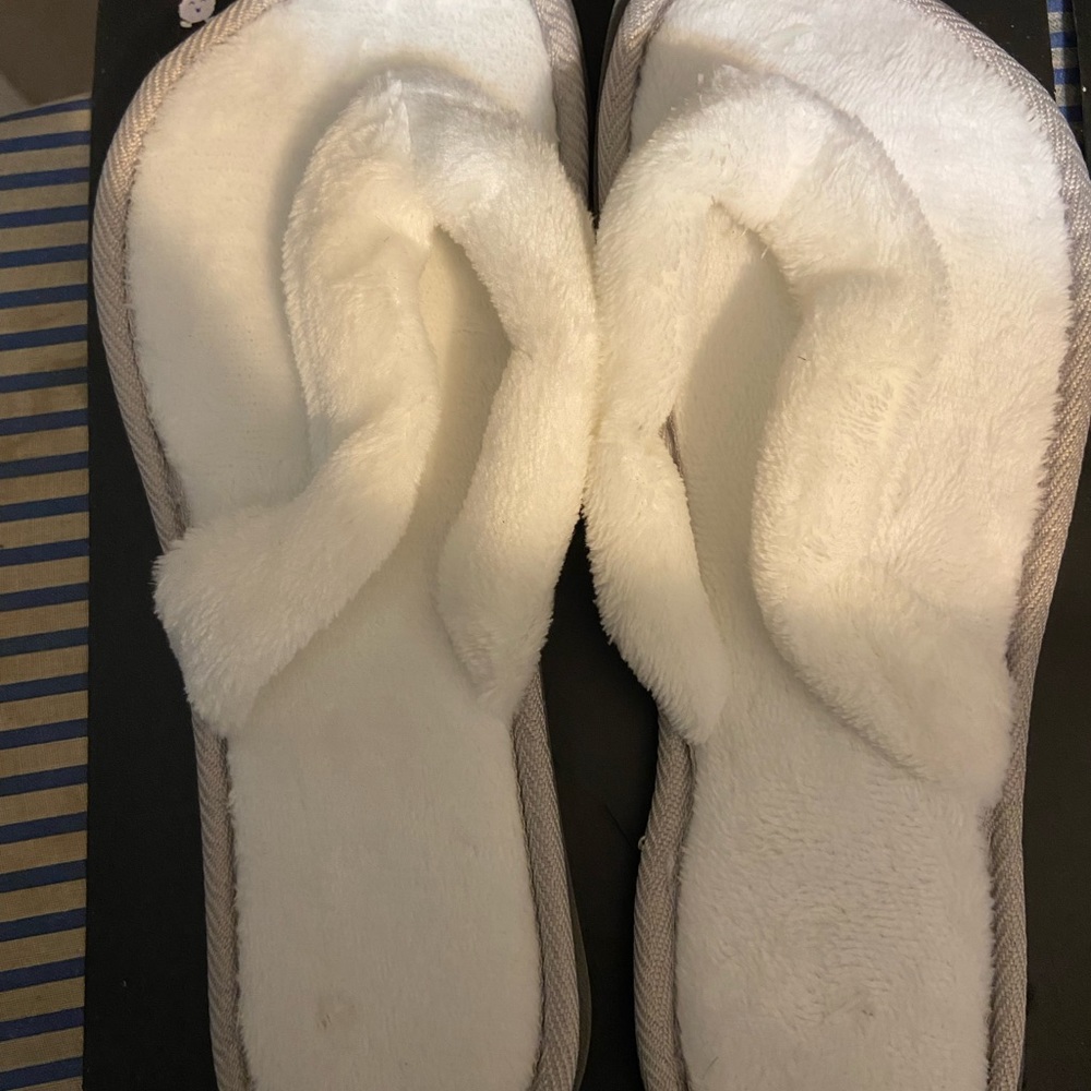 Fur Flops - Picture 3 of 7